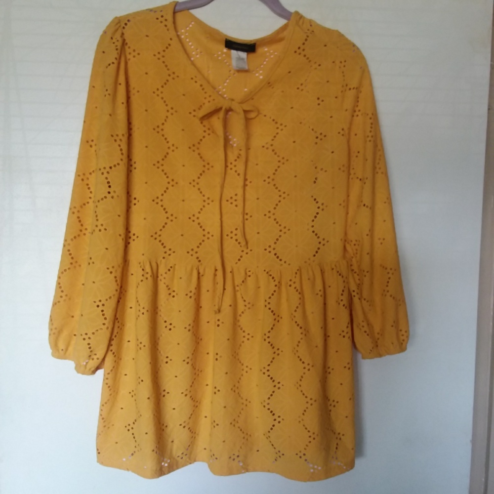 ESPRESSO ladies top in size large.